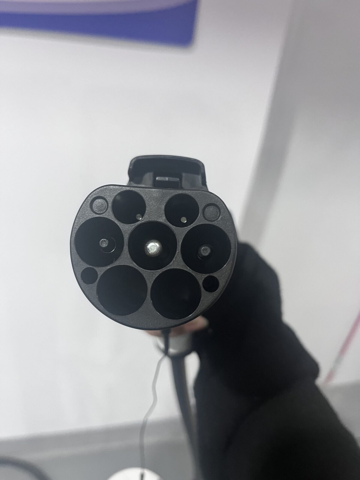 交流桩充电枪圆孔端口的作用是什么呢？